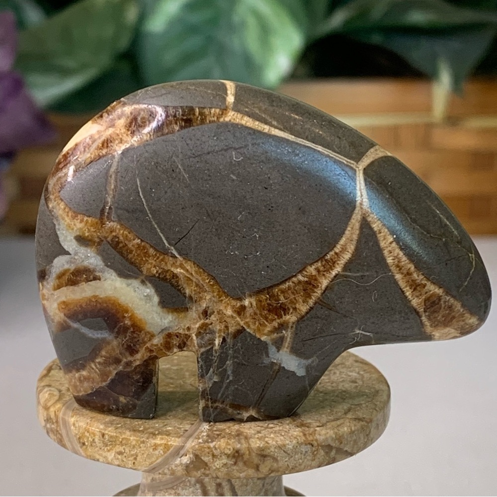 SEPTARIAN Bear Jasper Zuni Style Carved Rock Sculpture Fetish Animal 2.2” X 1.6”